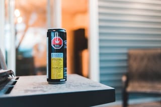 US Alcohol Industry Backs Hemp THC Drinks Bill as Regulation Battle Intensifies